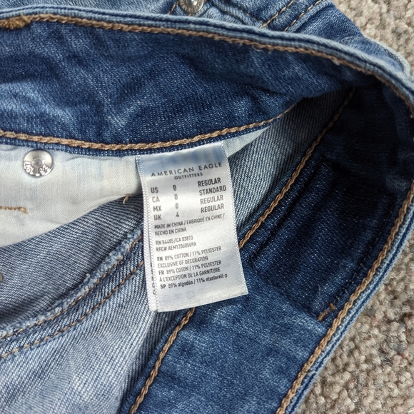 AE Distressed Tomgirl Jeans - Picture 7 of 8